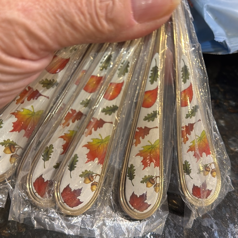 Temptations Festive Leaf  🍁 Utensils